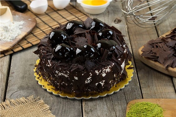 Rapata Yaş Pasta 4-6 Kişilik Profiterollü